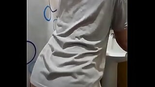 agacharse para cojer el jabon