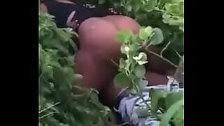 1080p un ouvrier costaud sest fait prendre en train de se branler dans un escalier