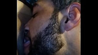 a su hermana dormida y se la folla