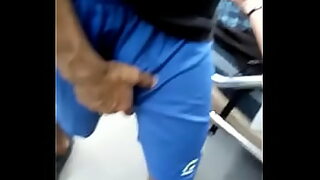 asiatico en el bus