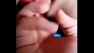 cuando la estan desvirgando