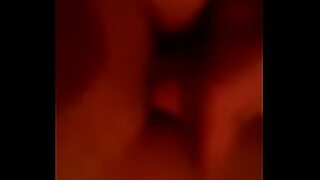 1080p un ouvrier costaud sest fait prendre en train de se branler dans un escalier
