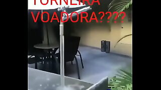 1080p un ouvrier costaud sest fait prendre en train de se branler dans un escalier