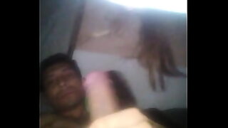 amigo dejo a su novia caliente y sola conmigo asi que nos pusimos a coger a sus espaldas siguenos en