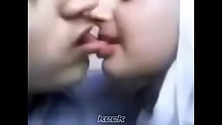 18 years old boy kiss 18 years old girl