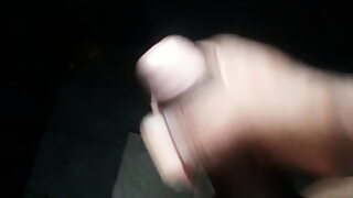 1080p un ouvrier costaud sest fait prendre en train de se branler dans un escalier