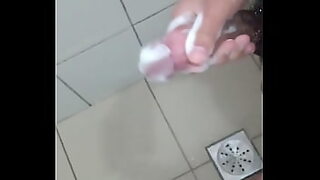 18 year old na lalaki hinalikan at titirahin ang maputing tiyahin