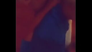 a su hermana dormida y se la folla