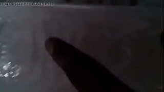 a su hermana dormida y se la folla