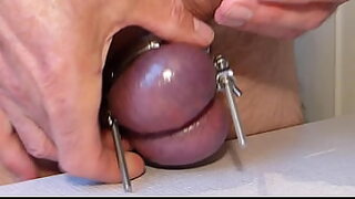 1 girl 4 boys at a time 1 in moutn 2 in vagina 1 in 2 hole