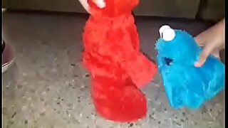 tiny elmo girls get pain anel from brother