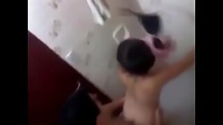 a su hermana dormida y se la folla