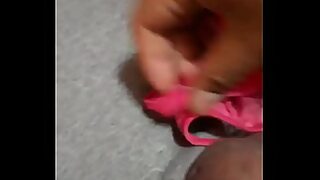 1080p un ouvrier costaud sest fait prendre en train de se branler dans un escalier