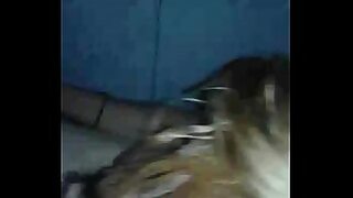 amigo dejo a su novia caliente y sola conmigo asi que nos pusimos a coger a sus espaldas siguenos en