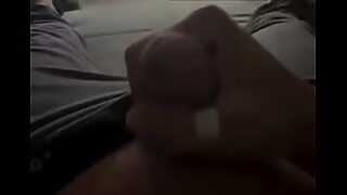 amigo dejo a su novia caliente y sola conmigo asi que nos pusimos a coger a sus espaldas siguenos en