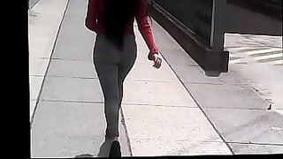 1080p un ouvrier costaud sest fait prendre en train de se branler dans un escalier