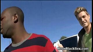 1 guy 2 lesbians