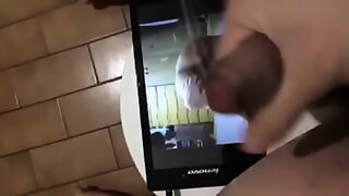 9wating puss