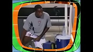 1080p un ouvrier costaud sest fait prendre en train de se branler dans un escalier
