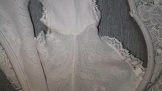 1080p un ouvrier costaud sest fait prendre en train de se branler dans un escalier