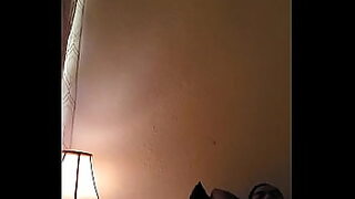 a su hermana dormida y se la folla
