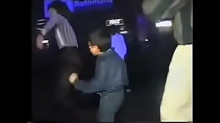 1080p un ouvrier costaud sest fait prendre en train de se branler dans un escalier