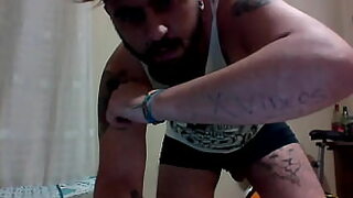 2 girls streching