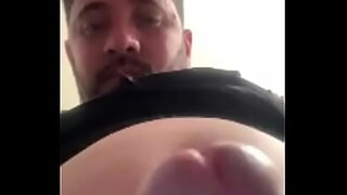 1080p un ouvrier costaud sest fait prendre en train de se branler dans un escalier