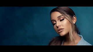 ariana grande nip slip