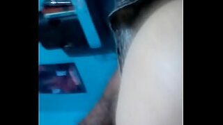 1080p un ouvrier costaud sest fait prendre en train de se branler dans un escalier