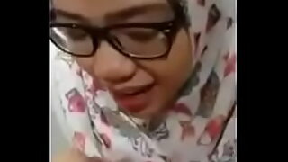 arab hijabi