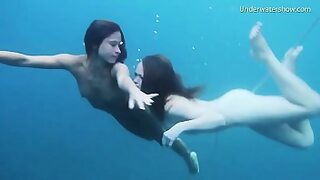 1 guy 2 lesbians