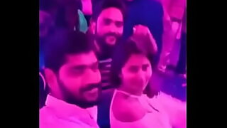 4 girls dancing