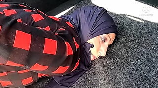 10 sec the naughty boy stripped off moms sari and fucked her hard