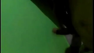 follan sinque dadie se de cuenta en la sala sentados en china
