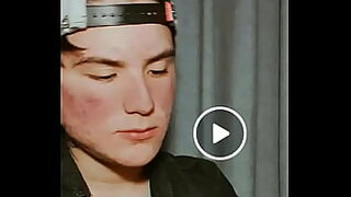 1080p un ouvrier costaud sest fait prendre en train de se branler dans un escalier