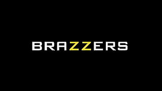 18 year old breaks the seal of the pussy with her step brothers big