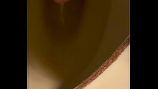 asians pissing