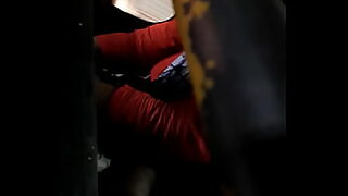 1080p un ouvrier costaud sest fait prendre en train de se branler dans un escalier