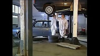 muff diving at the mechanics