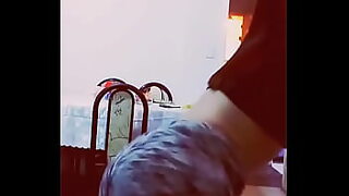 a su hermana dormida y se la folla