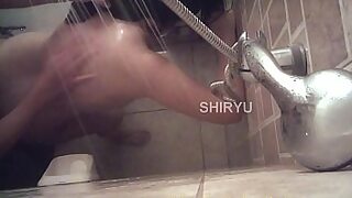 1080p un ouvrier costaud sest fait prendre en train de se branler dans un escalier