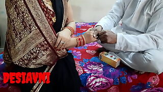 10 sec the naughty boy stripped off moms sari and fucked her hard