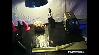 10 sec the naughty boy stripped off moms sari and fucked her hard