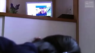 1080p un ouvrier costaud sest fait prendre en train de se branler dans un escalier