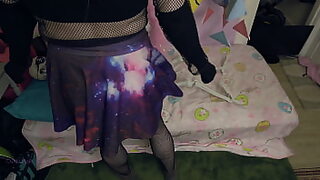 18 year old showing you how to cum just by using your hands