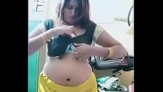 blouse changing video of gautami patil