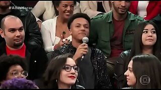 garota sendo estuprada por dois