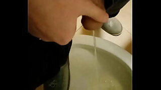 asians pissing