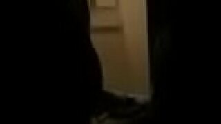 1080p un ouvrier costaud sest fait prendre en train de se branler dans un escalier
